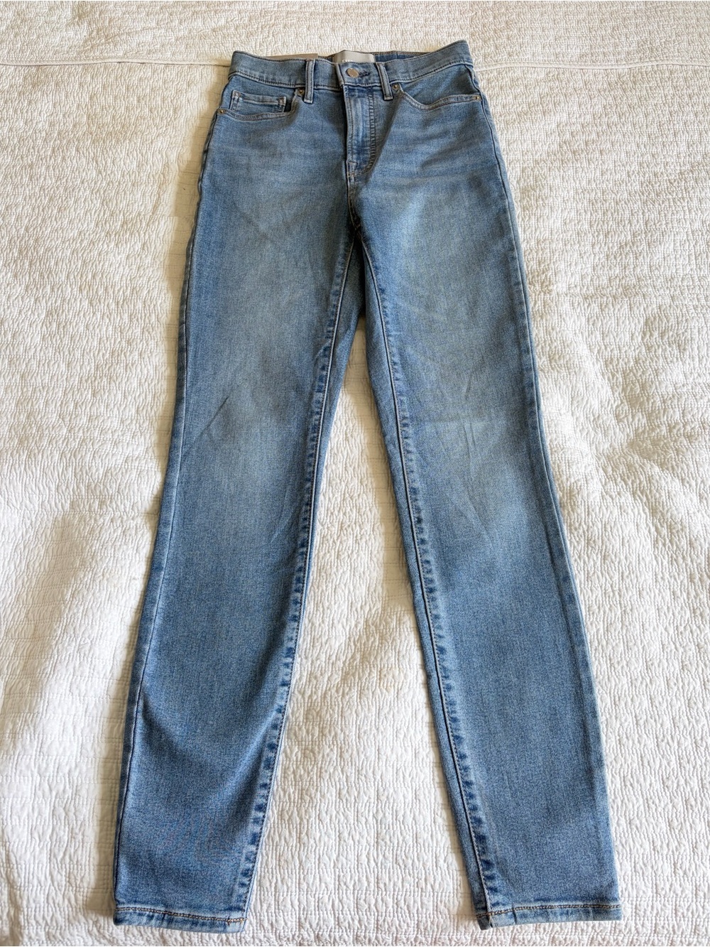 Everlane NWT “The Way-High Skinny Jean” in size 27. Ethically made.